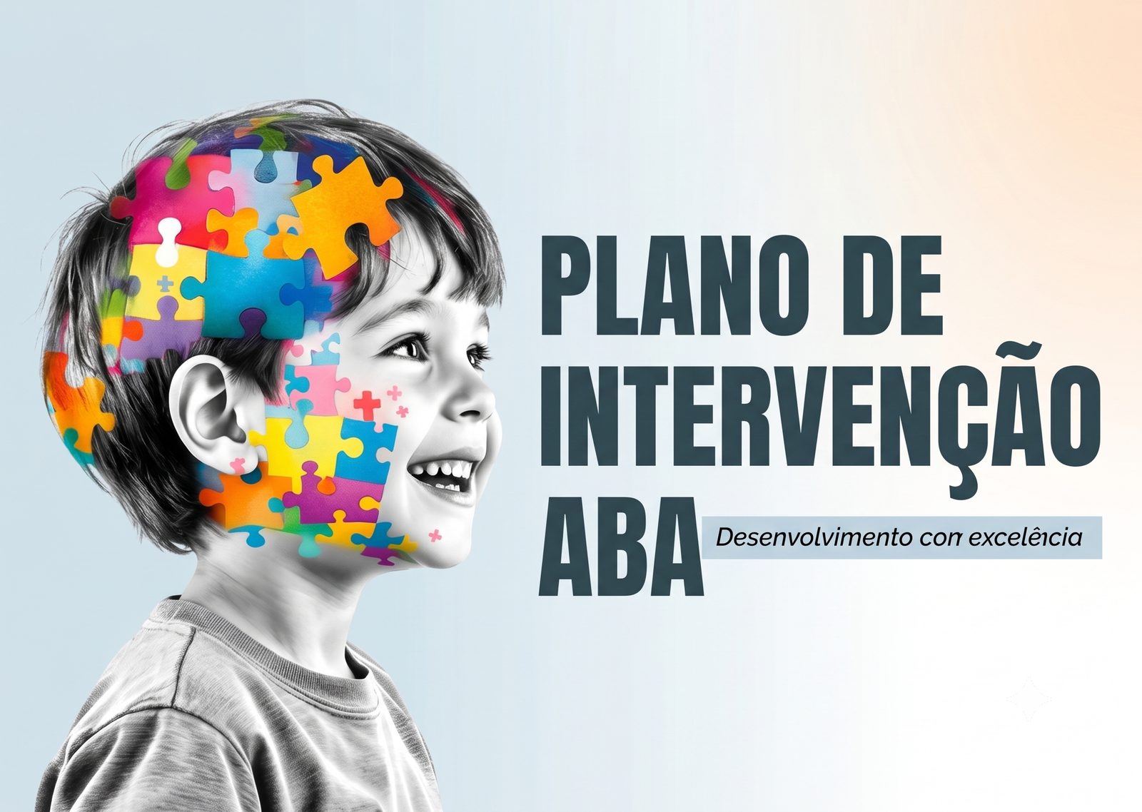 Criança sorrindo com ilustração de peças de quebra-cabeça representando o espectro autista